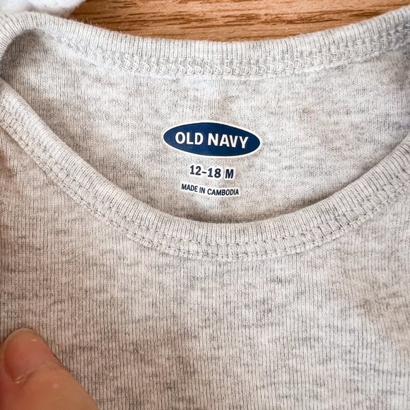 Pack of 5 Old Navy Baby Onesies - Picture 6 of 7